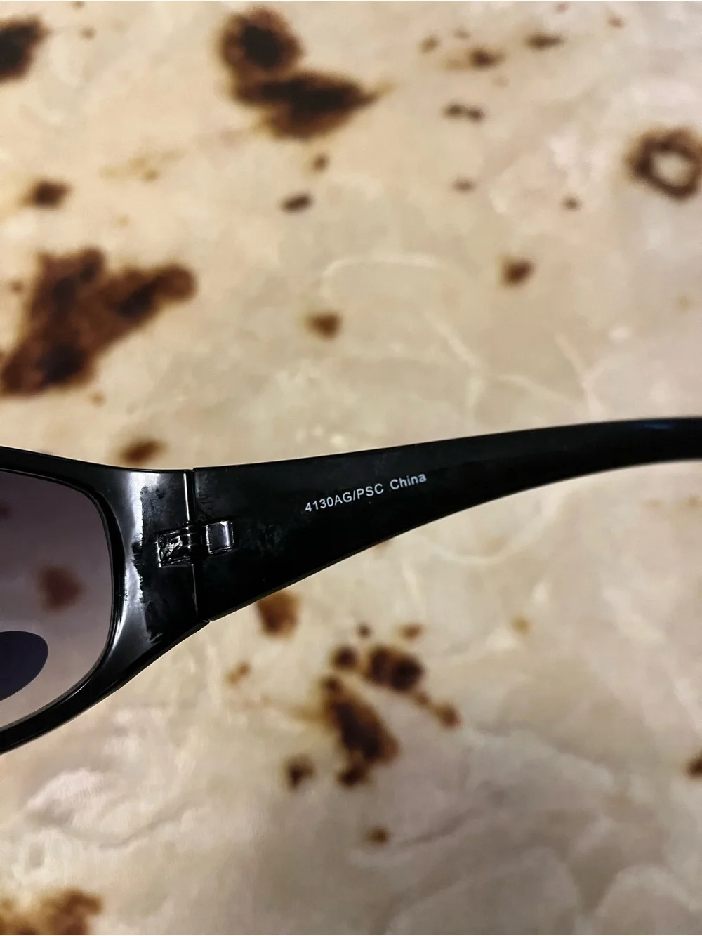 Black Women's Oversized Fashion Sunglasses - UV400 Protection